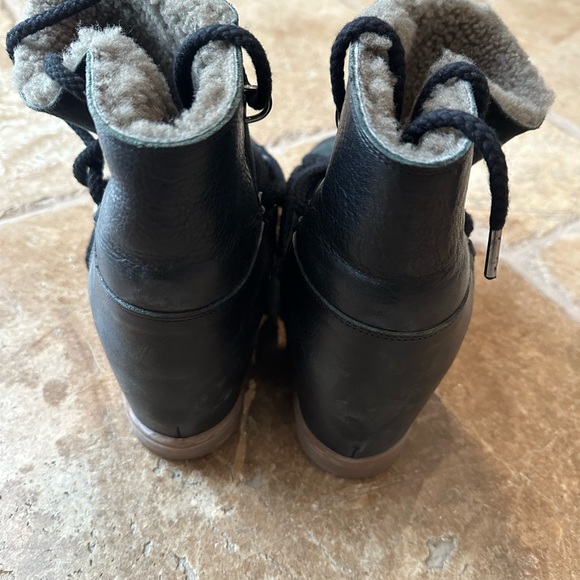 ISABEL MARANT
Nowles shearling-trimmed leather ankle boots - Picture 3 of 4